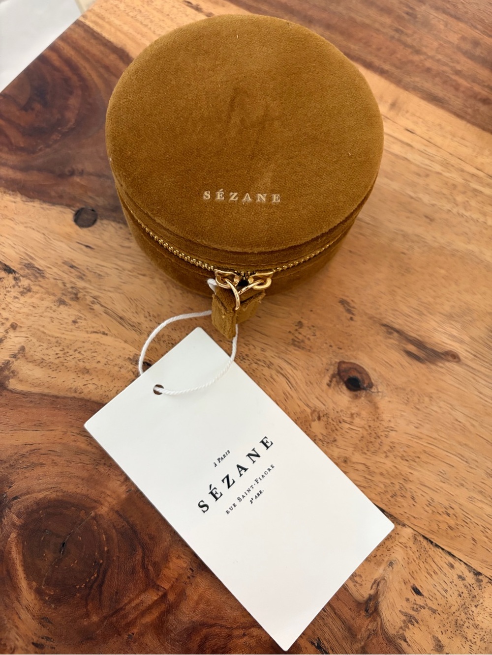 Sézane Round Velvet Jewelry Case in Caramel - Picture 5 of 8